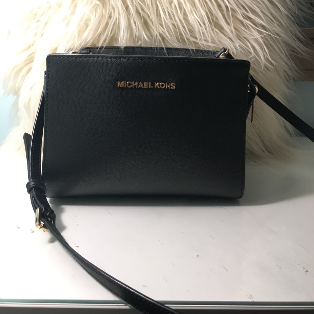 BLACK MICHAEL KORS MEDIUM SELMA CROSSBODY BAG